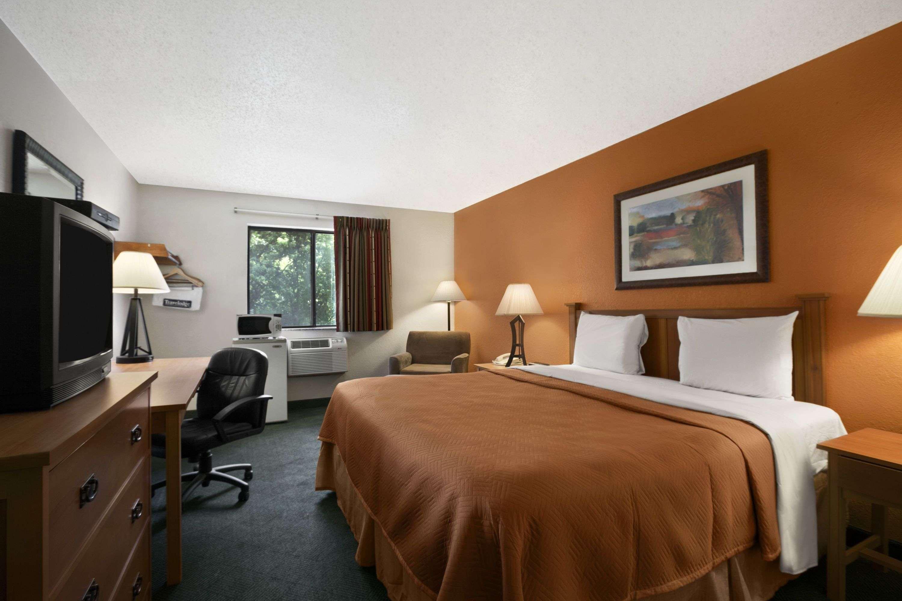 Travelodge By Wyndham Маскигон Экстерьер фото
