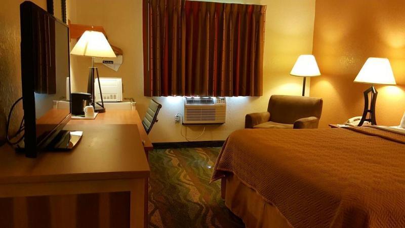 Travelodge By Wyndham Маскигон Экстерьер фото